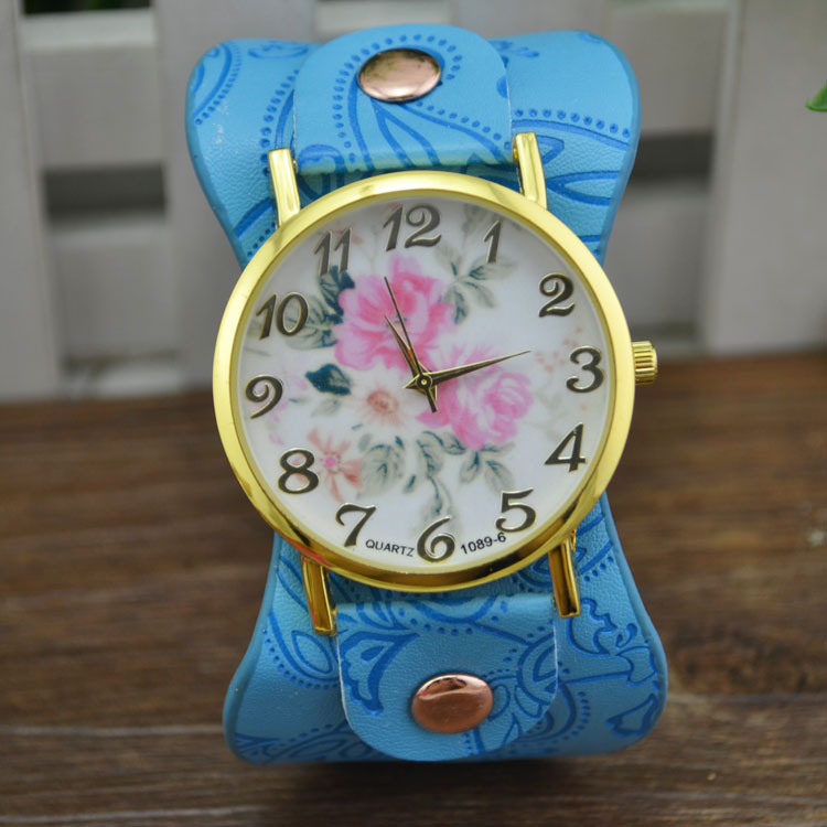 Деликатен дамски часовник от кожа с флорален циферблат, в пасторален стил и модерен принт „Женева“