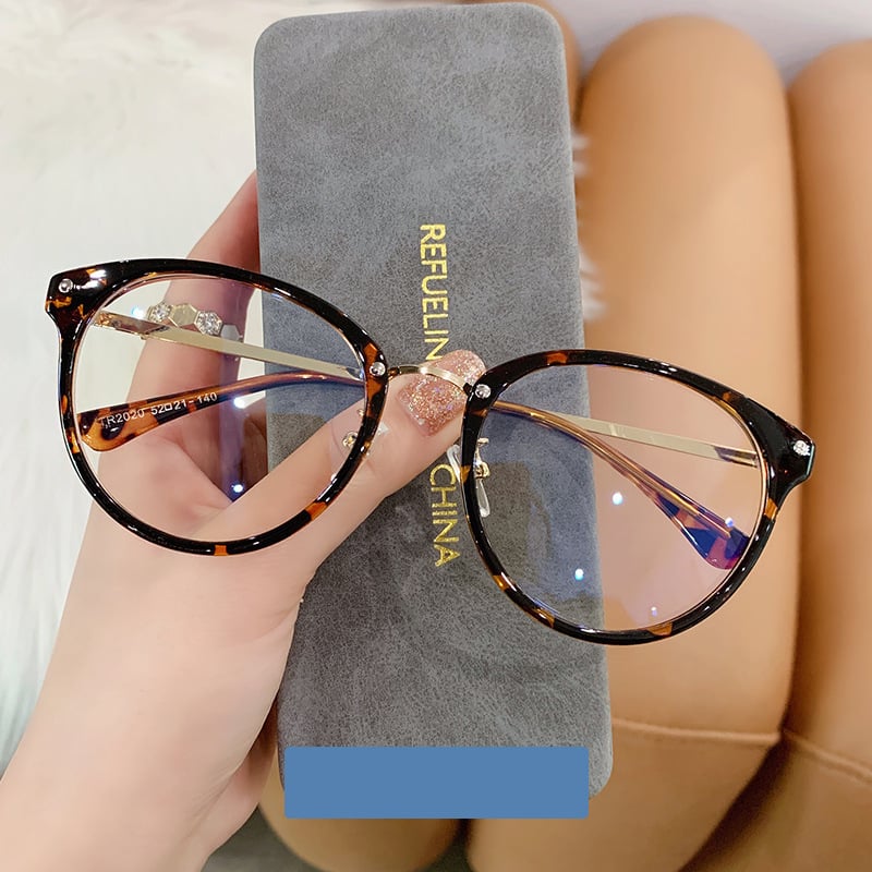 Нови модерни дамски очила без диоптрична система с анти-синята светлина, ретро и уникални рамки, идеални за естествена визия, модерни рамки за очила с трансграничен дизайн.