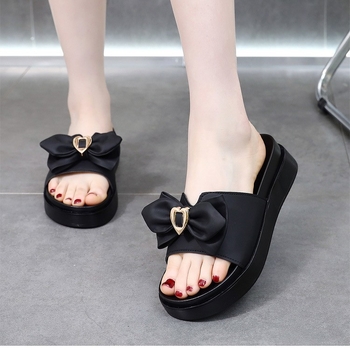 Γυναικεία σανδάλια με πλατφόρμα σε κορεατικό στιλ, νέο μοντέλο καλοκαίρι 2025, μαλακή σόλα, αντιολισθητικές, άνετες παντόφλες για μητέρες και μητέρες.