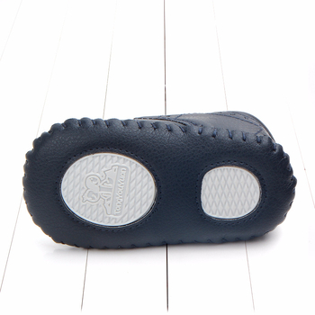 Νέα ανοιξιάτικα/φθινοπωρινά παπούτσια για περπάτημα μωρού, βρεφικά παπούτσια με μαλακή σόλα, μικρά δερμάτινα παπούτσια βρετανικού τύπου με σκαλιστή στρογγυλή σόλα