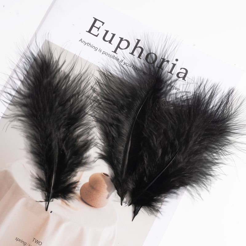 50 fekete toll/készlet, pulykatoll, libatoll, barkács dekorációs ékszerek nagykereskedelemben, hajdíszek, tollanyagok és szalagok.