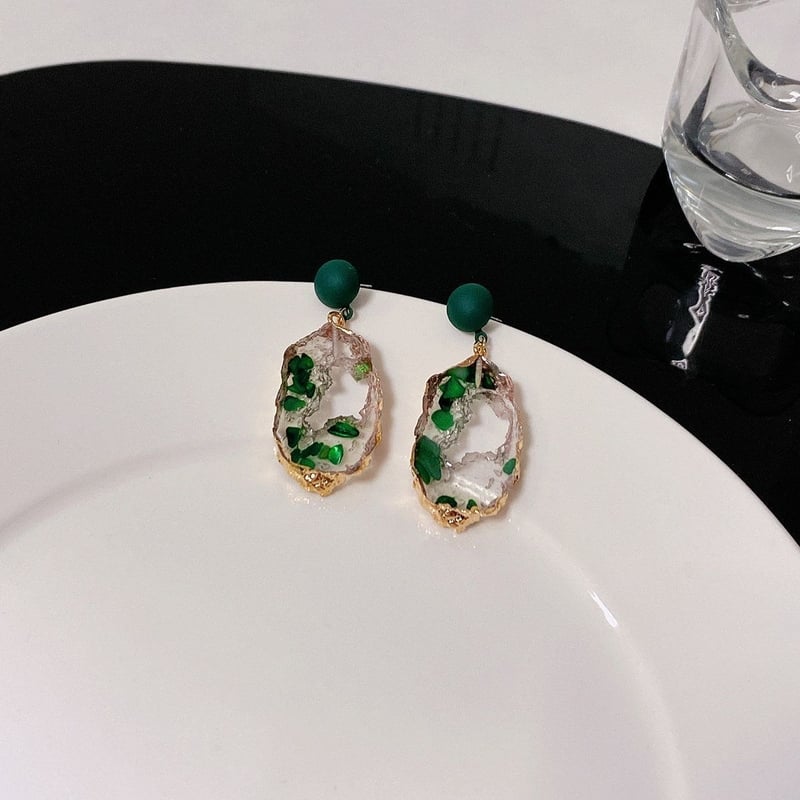2023 új smaragdzöld divatos niche fülbevaló nagykereskedelemben, koreai szabálytalan geometrikus fülbevalók nőknek