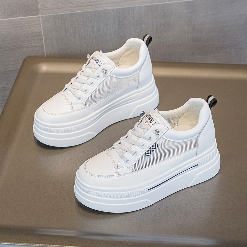 2025-ös őszi/téli kollekció, alacsony szárú, platformos női tornacipő, fűző nélkül, lezser és sokoldalú