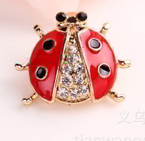Aranyos koreai stílusú katicabogár és méhecske bross, ötvözetből készült rovar kitűző kristályokkal díszítve, ruhatáska kiegészítők