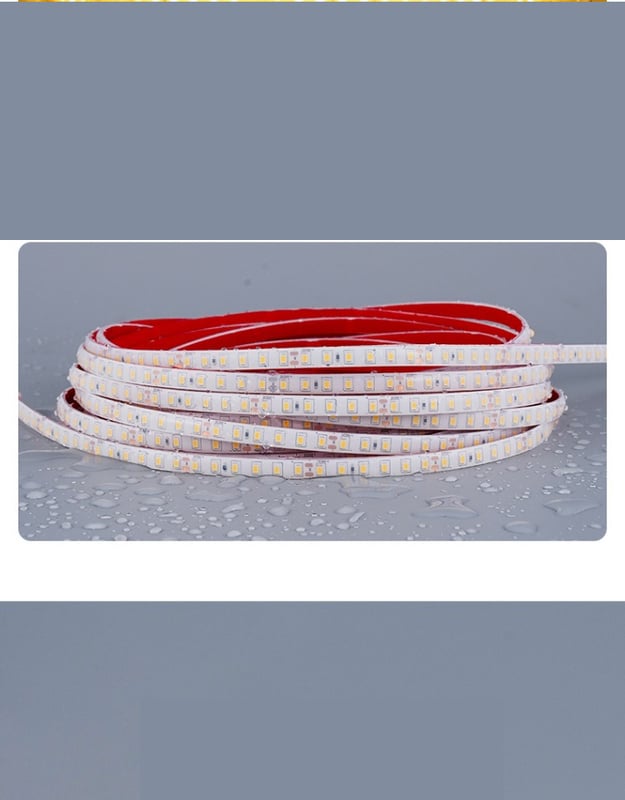 LED svjetlosna traka, 12V/24V, vodootporna za automobile i kamione, visoka svjetlina, pogodna za vanjsku upotrebu, inženjerske primjene i reklamne svjetlosne kutije.