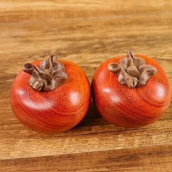 Дърворезба от rosewood — декоративна фигура на плод persimmon