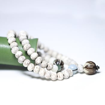Brățară Bodhi cu lotus sculptat pe rădăcina Bodhi, jad alb – unisex, design circular în două straturi