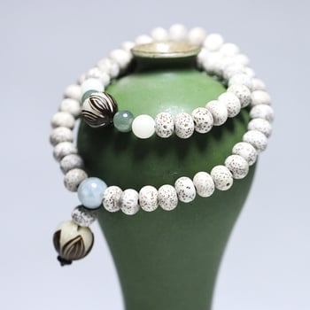 Brățară Bodhi cu lotus sculptat pe rădăcina Bodhi, jad alb – unisex, design circular în două straturi