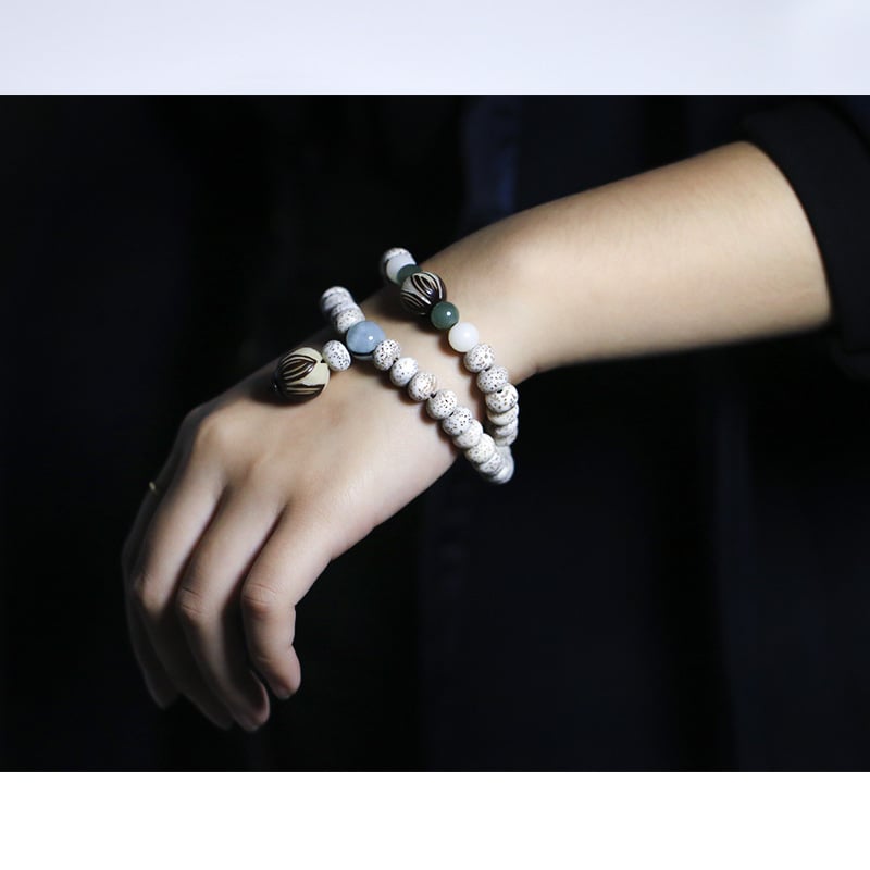 Brățară Bodhi cu lotus sculptat pe rădăcina Bodhi, jad alb – unisex, design circular în două straturi