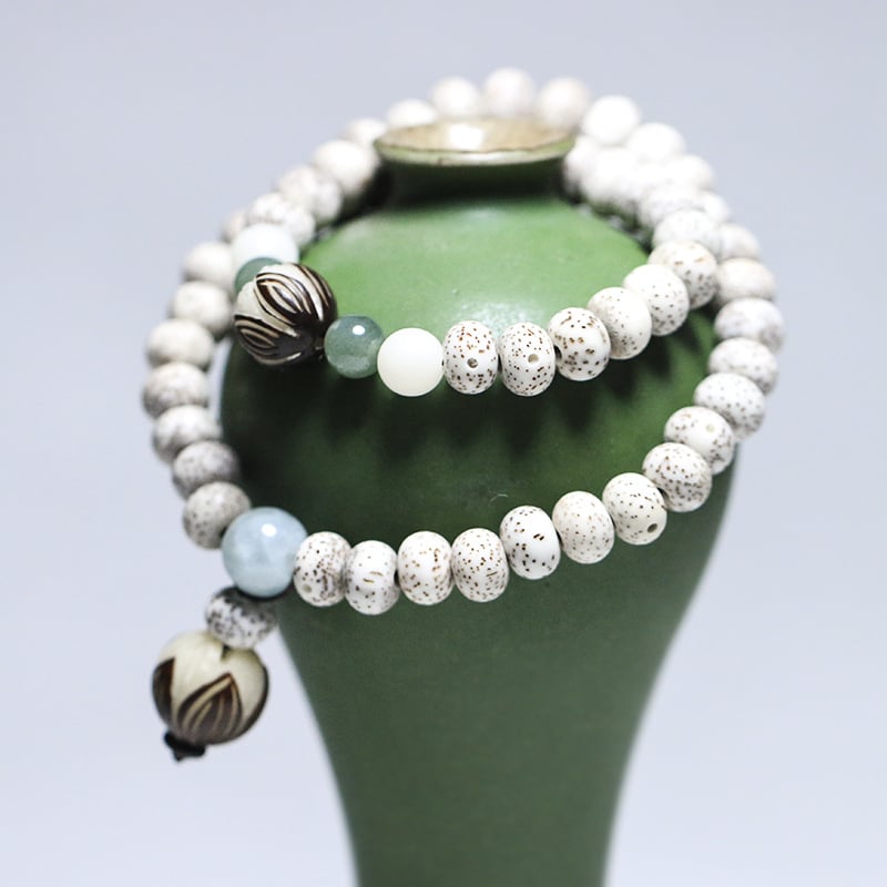 Brățară Bodhi cu lotus sculptat pe rădăcina Bodhi, jad alb – unisex, design circular în două straturi