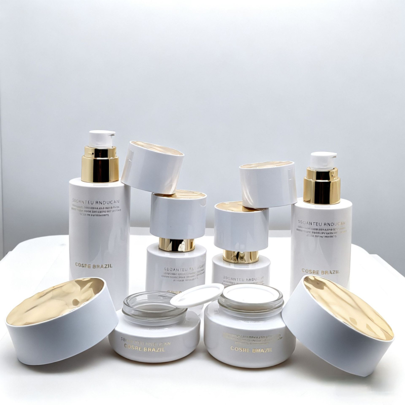 Na skladištu luksuzni bijeli set njege kože — bočice za losion i kremu, 120 ml i 50 ml, više veličina dozatora