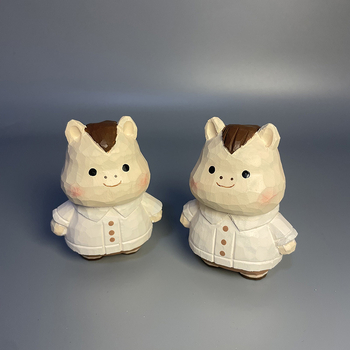 Ръчно изработена дървена фигурка на зодиакалния кон, от масивно дърво, боядисана