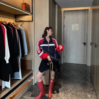 Жакет с oversized силует в бейзболен стил, панелни вложки и усилена изработка, модерен спортно-ежедневен дизайн за жени