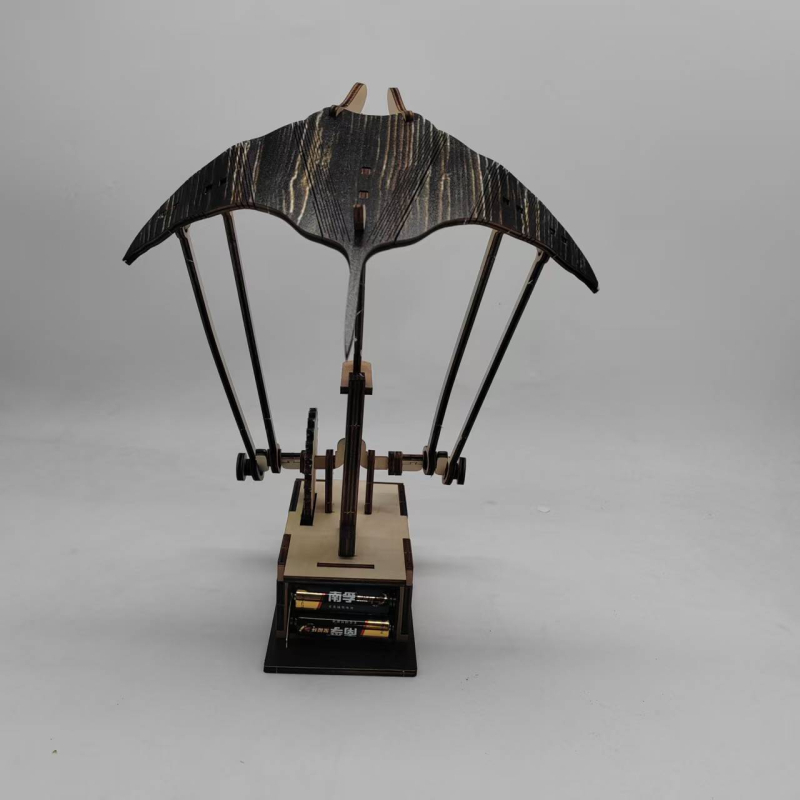 Занаятчийски дървен Manta Ray Automaton декоративен предмет