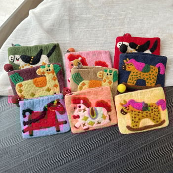 Непалска ръчно изработена филцова чанта с симпатично карикатурно понито – монетник, чанта за телефон и държач за карти