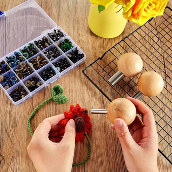 На склад дървени DIY играчки, ръчно плетени плюшени животни, сглобяване на кукли, преносими помощни инструменти