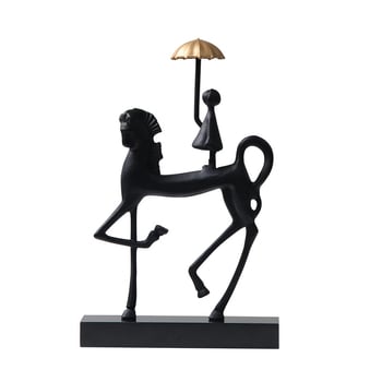 Модерна минималистична метална фигурка: момиче с чадър на кон