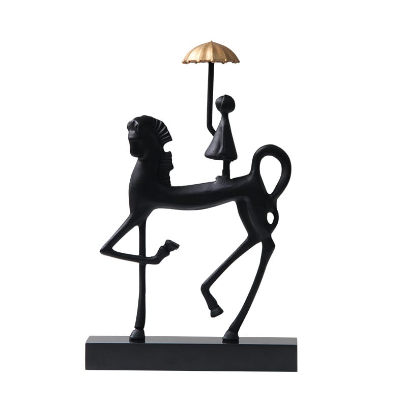 Модерна минималистична метална фигурка: момиче с чадър на кон