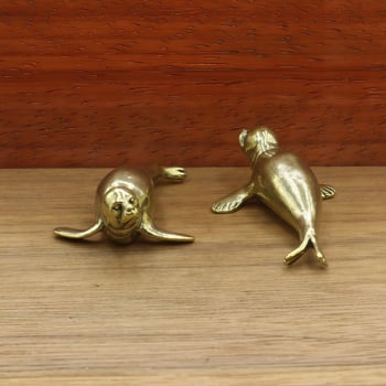 Месингова миниатюрна фигура на тюлен за домашен и офисен настолен декор