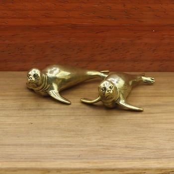 Месингова миниатюрна фигура на тюлен за домашен и офисен настолен декор