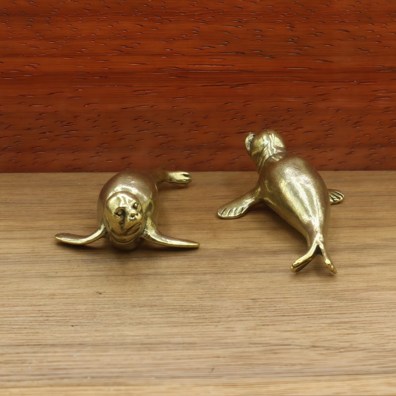 Месингова миниатюрна фигура на тюлен за домашен и офисен настолен декор