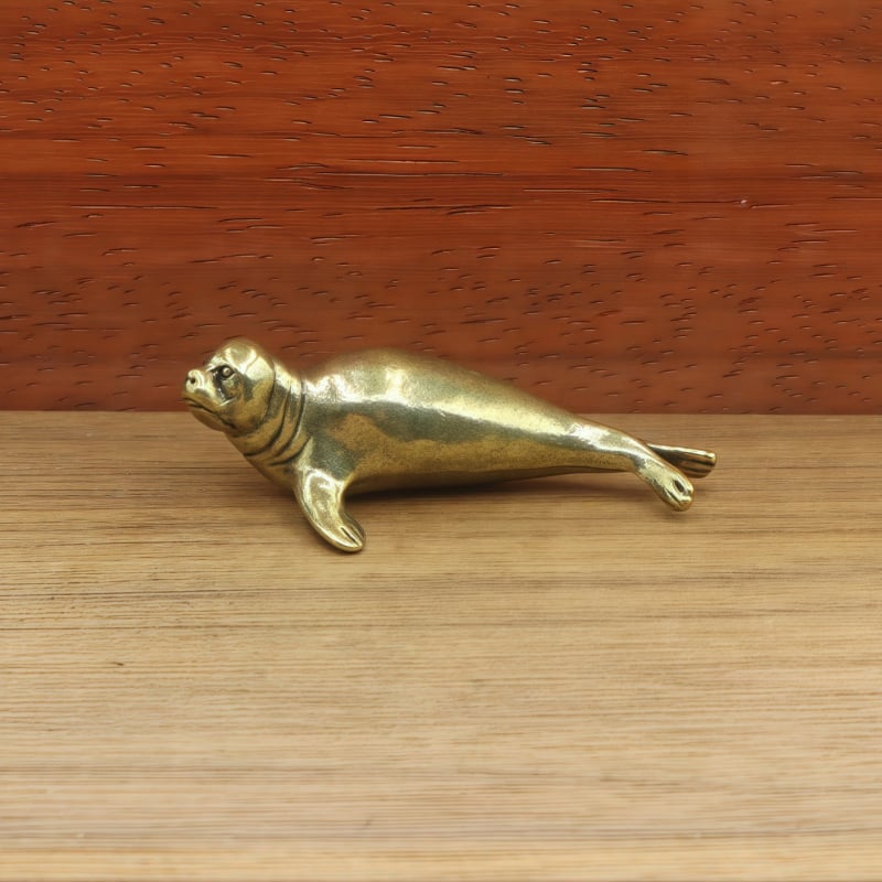 Месингова миниатюрна фигура на тюлен за домашен и офисен настолен декор