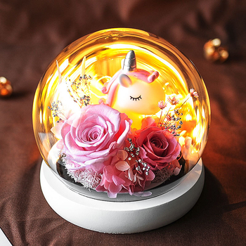 Роза с вечен цвят в стъклен купол с еднорог - декоративно подаръчно изделие за гаджето, признание