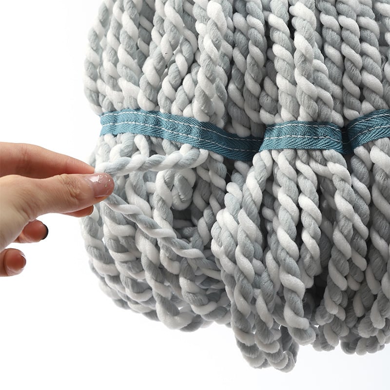 Mop s otočnou hlavou a samoodstreďovaním pre domáce použitie