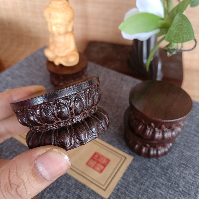 Bază de lotus din lemn de abanos, suport sculptat – ornament din lemn cu Buddha mic
