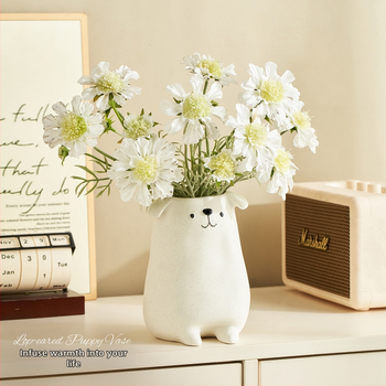 Vază ceramică cu cățeluș drăguț – decor pentru birou, sufragerie, hol sau dormitor.