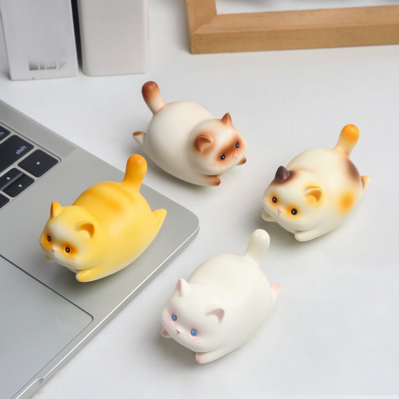 Карикатурна котка от смола — декоративна фигурка за бюро, симпатичен котешки декор