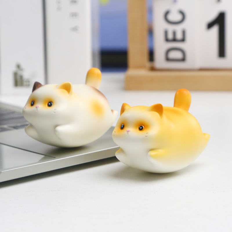 Карикатурна котка от смола — декоративна фигурка за бюро, симпатичен котешки декор