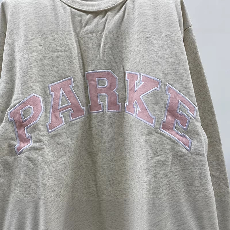 Parke женски сив суитшърт с бродирана буквена апликация, свободен крой, mock neck, дълги ръкави, памук, пролет 2026