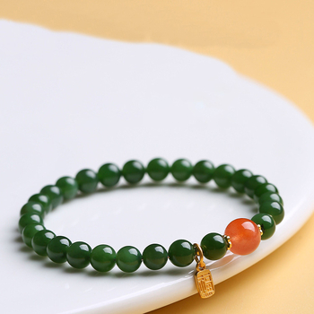 Narukvica od nefrita i stakla s kvarcom jagode i crvenim perlama, talisman sreće, neo-kineski stil, zelena nijansa koja ističe ten, retro minimalistički poklon djevojci