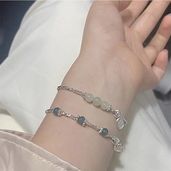 Narukvica u novom kineskom stilu s plavim perlama, srebrnim fragmentima i Hetianskim jadeom – ženski nakit