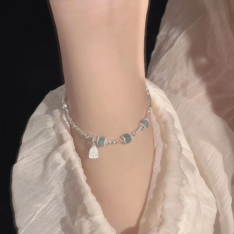 Narukvica u novom kineskom stilu s plavim perlama, srebrnim fragmentima i Hetianskim jadeom – ženski nakit