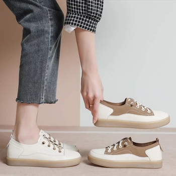Дамски обувки от естествена кожа, бели, slip-on, пролет 2025 нов модел, спортно-ежедневни обувки с равна подметка и етно мотив