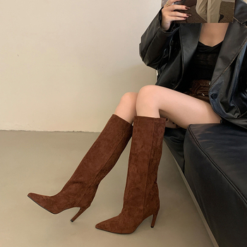 Ženske čizme iznad koljena s špicastim vrhom, jednobojne, ravna linija, visoki pet 6–8 cm