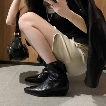 Női rövid bokacsizma valódi bőrből, hegyes orr és V-formájú nyílás, hátul cipzár, vast sarok — nyugati stílusú Martin csizma