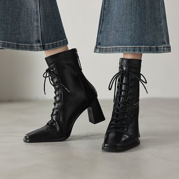 Fekete báránybőrös magassarkú csizma koreai stílusban, kis négyzetes orr, vast sarok, fűző és elasztikus rész, nőknek