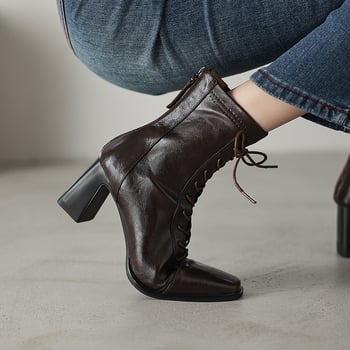 Fekete báránybőrös magassarkú csizma koreai stílusban, kis négyzetes orr, vast sarok, fűző és elasztikus rész, nőknek