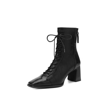 Fekete báránybőrös magassarkú csizma koreai stílusban, kis négyzetes orr, vast sarok, fűző és elasztikus rész, nőknek