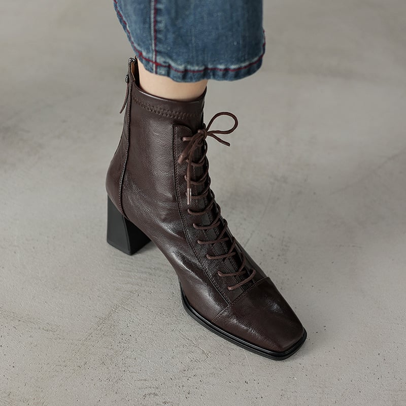 Fekete báránybőrös magassarkú csizma koreai stílusban, kis négyzetes orr, vast sarok, fűző és elasztikus rész, nőknek