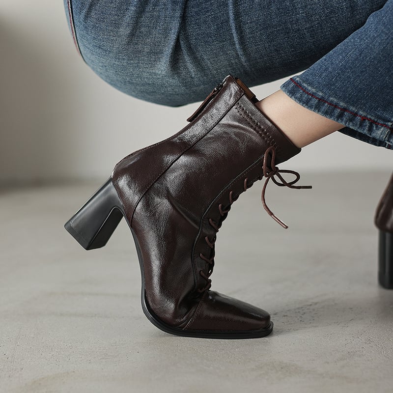 Fekete báránybőrös magassarkú csizma koreai stílusban, kis négyzetes orr, vast sarok, fűző és elasztikus rész, nőknek