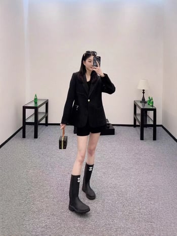 Дамски блейзър за есенно‑зимния сезон 2025 с геометричен принт, поло яка, дълги ръкави, прав силует, едно копче