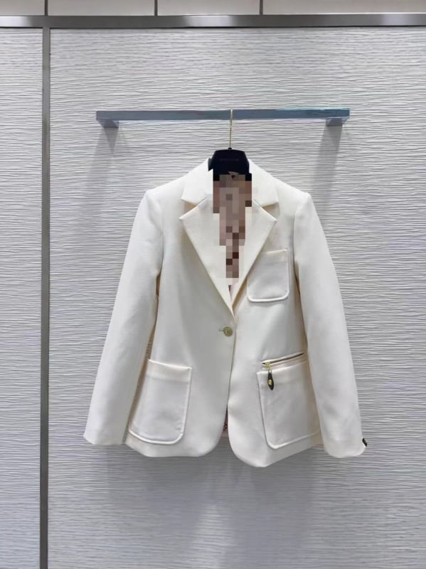 Дамски блейзър за есенно‑зимния сезон 2025 с геометричен принт, поло яка, дълги ръкави, прав силует, едно копче