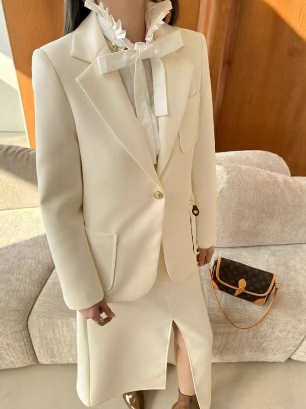 Дамски блейзър за есенно‑зимния сезон 2025 с геометричен принт, поло яка, дълги ръкави, прав силует, едно копче