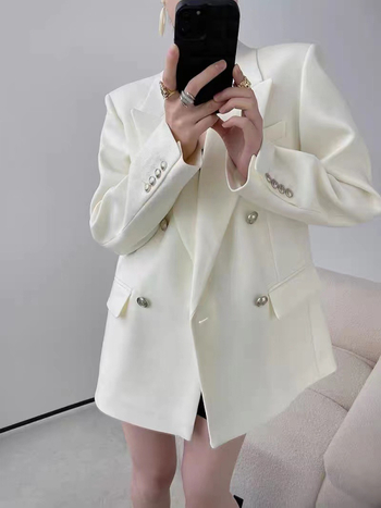 Бял дамски блейзър със свободен силует, oversize стил, корейски дизайн, ежедневен костюм, 2025 пролет-есен.
