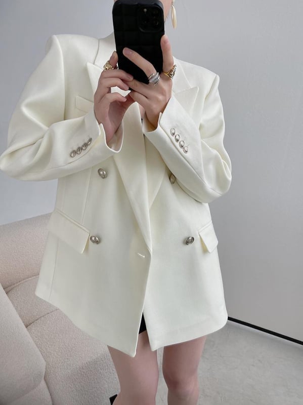 Бял дамски блейзър със свободен силует, oversize стил, корейски дизайн, ежедневен костюм, 2025 пролет-есен.