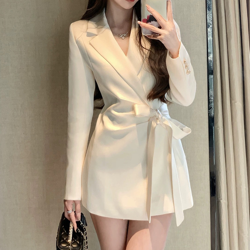 Полу-дълго сако от сатенен ацетат с колан, пролет 2025, корейски стил за дами